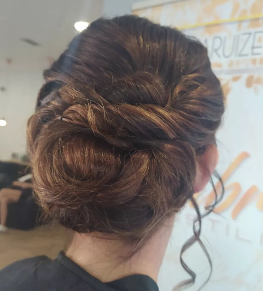 2022-08-22 18_13_06-Sabrina Ruiz Estilistas on Instagram_ “BODAS💍👩‍❤️‍💋‍👨 Todo va volviendo a la