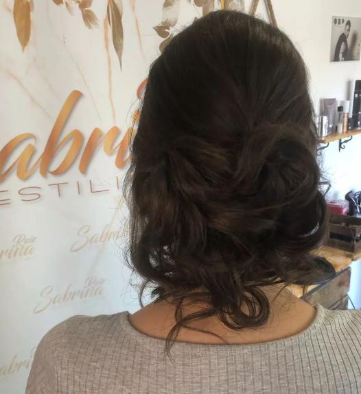 2022-08-22 18_14_09-Sabrina Ruiz Estilistas on Instagram_ “BODAS💍👩‍❤️‍💋‍👨 Todo va volviendo a la