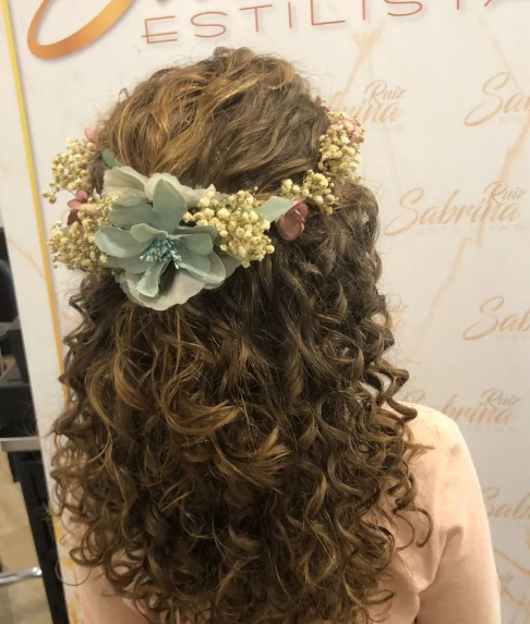 2022-08-22 18_15_36-Sabrina Ruiz Estilistas on Instagram_ “Pequeñas princesas 🎠en su gran día!! Esp