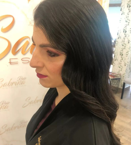 2022-08-22 18_16_05-Sabrina Ruiz Estilistas on Instagram_ “Y aquí está Sonia, una invitada para óoso